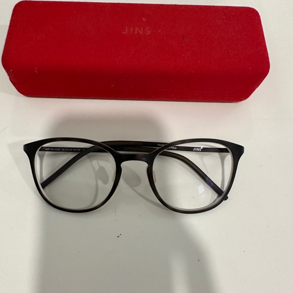 Jin’s glasses frames black/dark brown